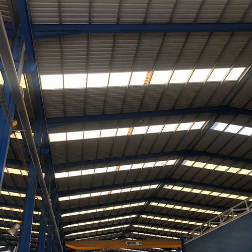 Techo de lucernarias de almacen Hierros Agrobrico
